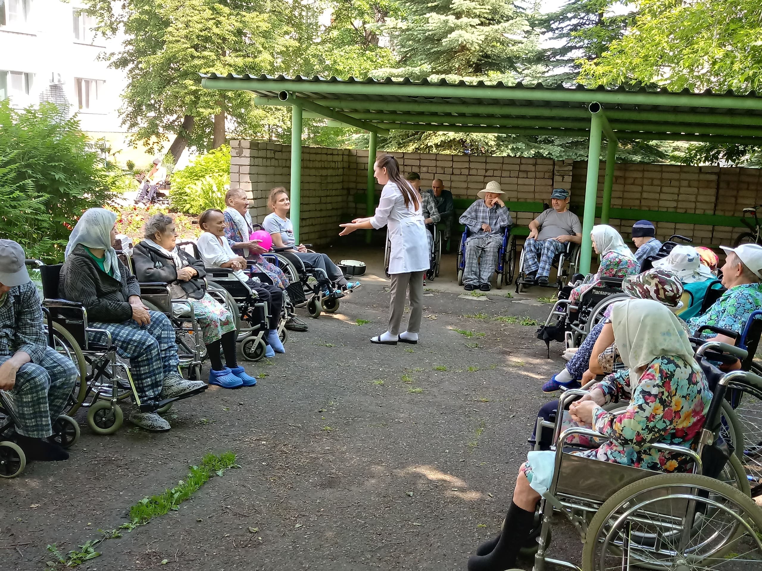 В Ижевском доме-интернате для проживающих организуются прогулки